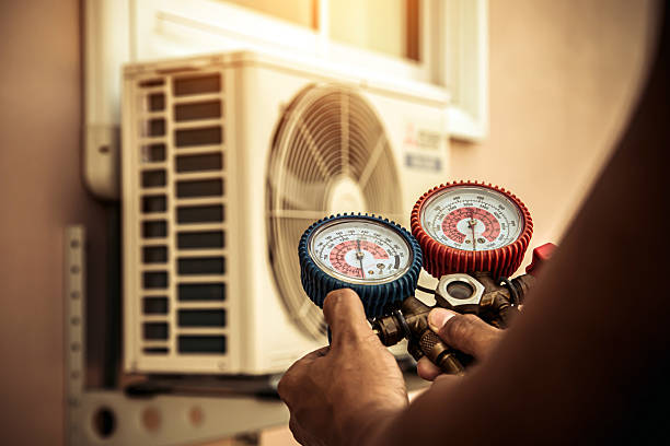 Professional Heat Pump Repair technician working in Manson, IA